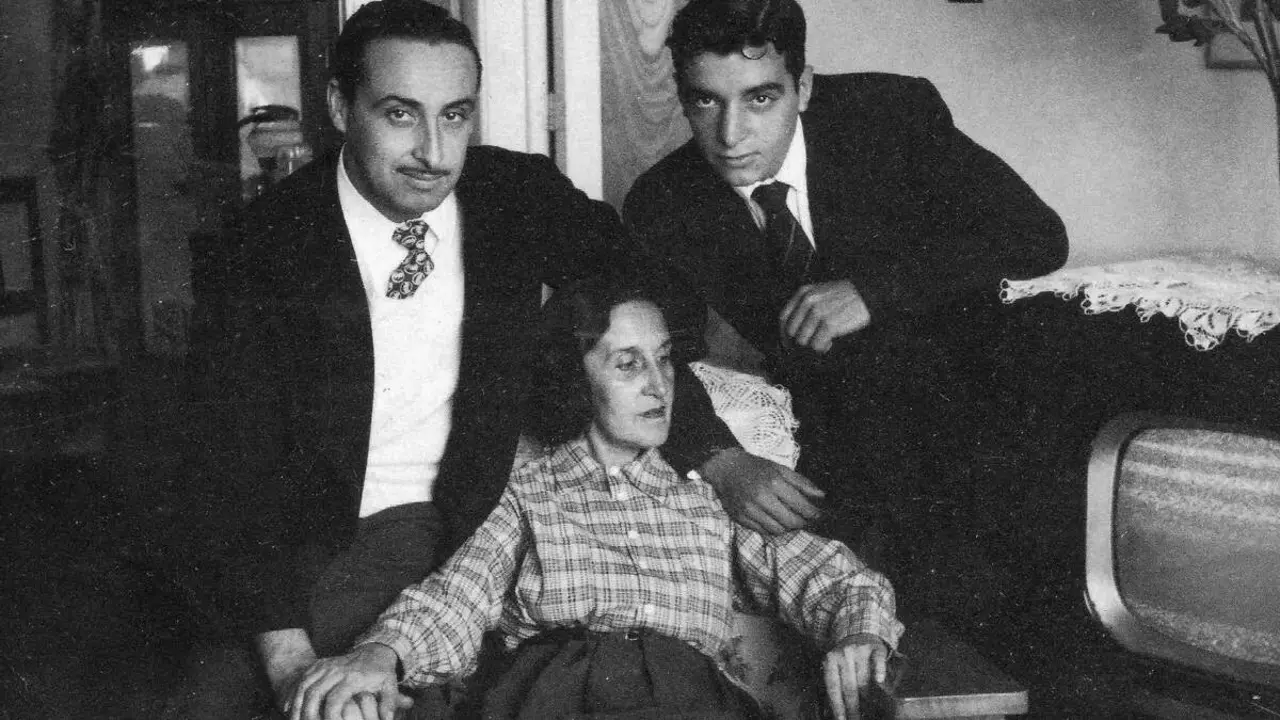 Syra Alonso cos seus fillos Alberto e  Sandro en 1950/ EDITORA ALVARELLOS