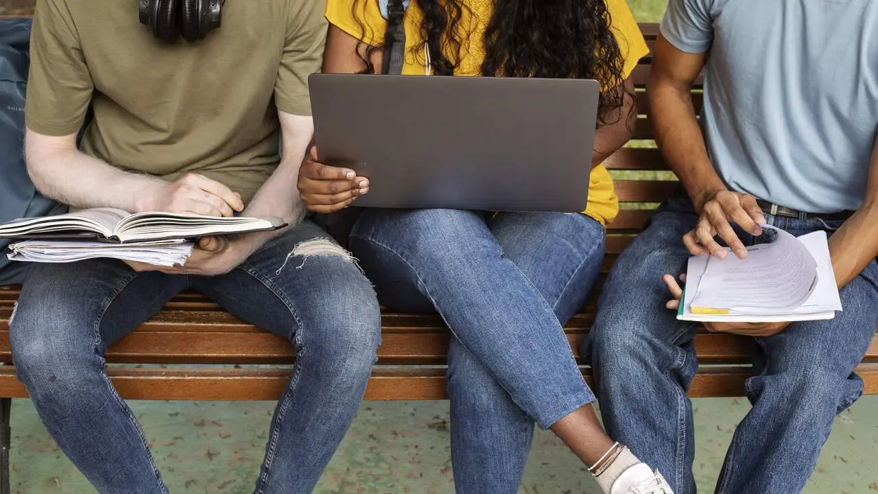 Universitarios. FREPIK