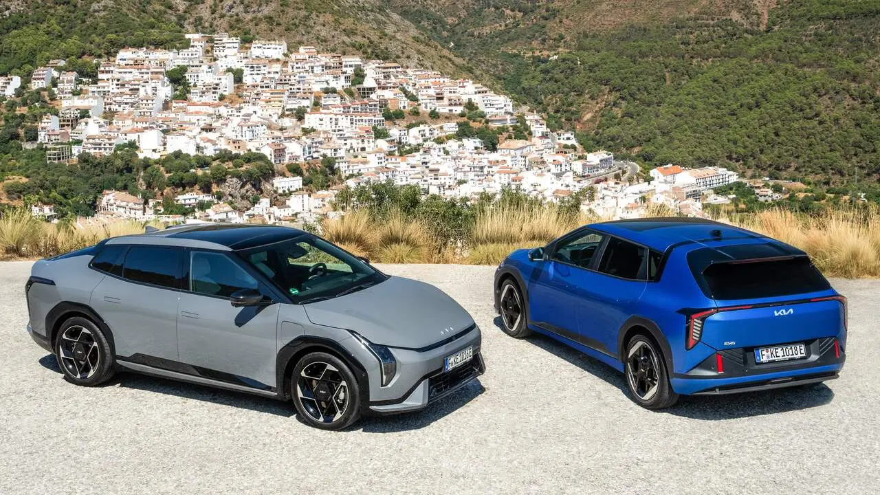 kia-ev4-packshot-hatchback-fastback-highres-001