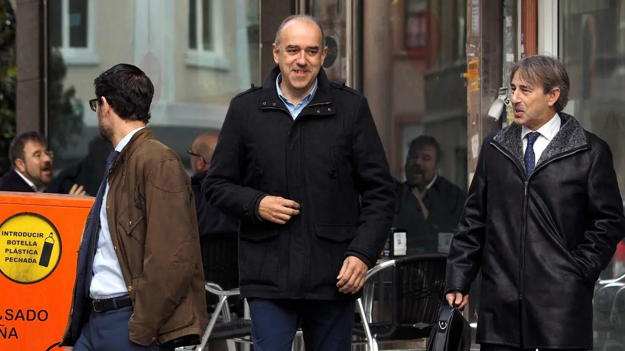 El lotero Manuel Reija, acudiendo a declarar al juzgado en A Coruña por la Primitiva premiada con 4,7 millones de euros. AEP