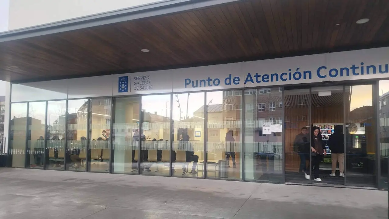 Entrada del Punto de Atención Continuada (PAC) del Centro Integral de Salud de A Residencia, en Lugo. EP