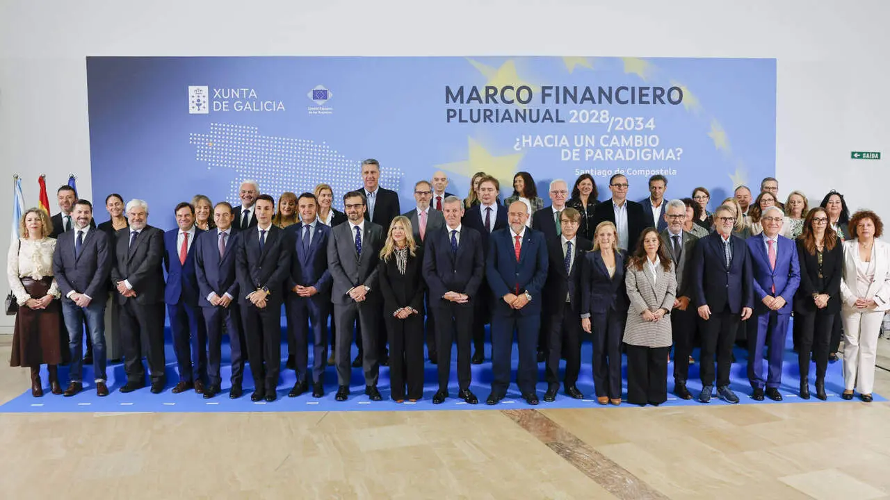 La delegación española del Comité Europeo de las Regiones, presidida por Alfonso Rueda, firmó en Santiago la Declaración Galicia. EFE