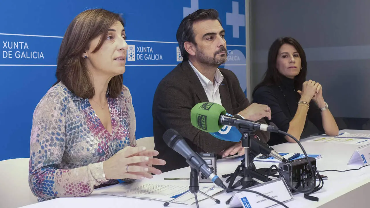 La conselleira de Medio Ambiente e Cambio Climático, Ángeles Vázquez; el de Presidencia, Xustiza e Deportes, Diego Calvo, y de Vivenda e Planificación de Infraestruturas, María Martínez Allegue. EFE