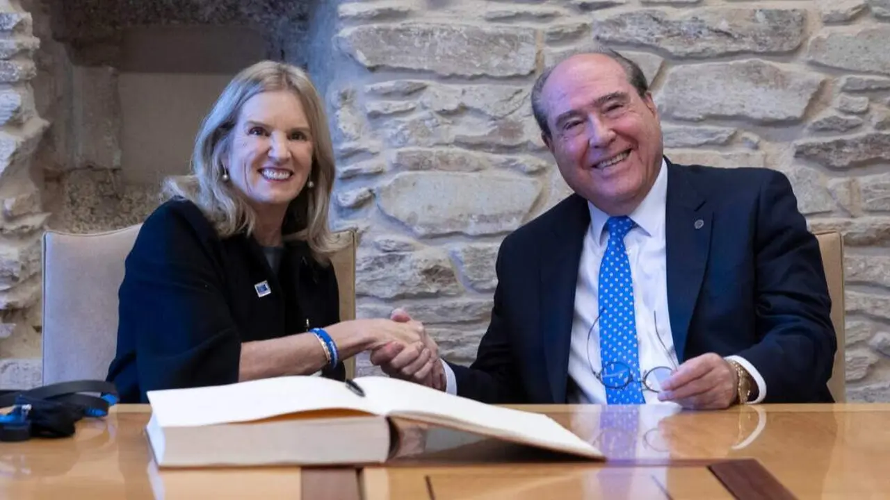 Kerry Kennedy y Miguel Ángel Escotet. Afundación