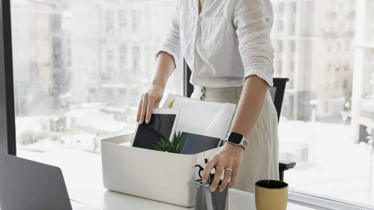 Las renuncias voluntarias al puesto de trabajo acumulan cinco años en aumento en España. FREEPIK