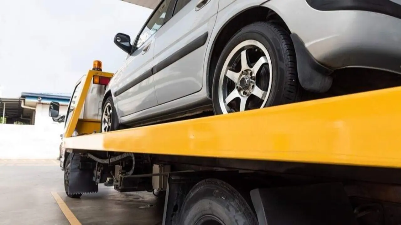 Un coche cargado en una grúa. ENVATO.COM
