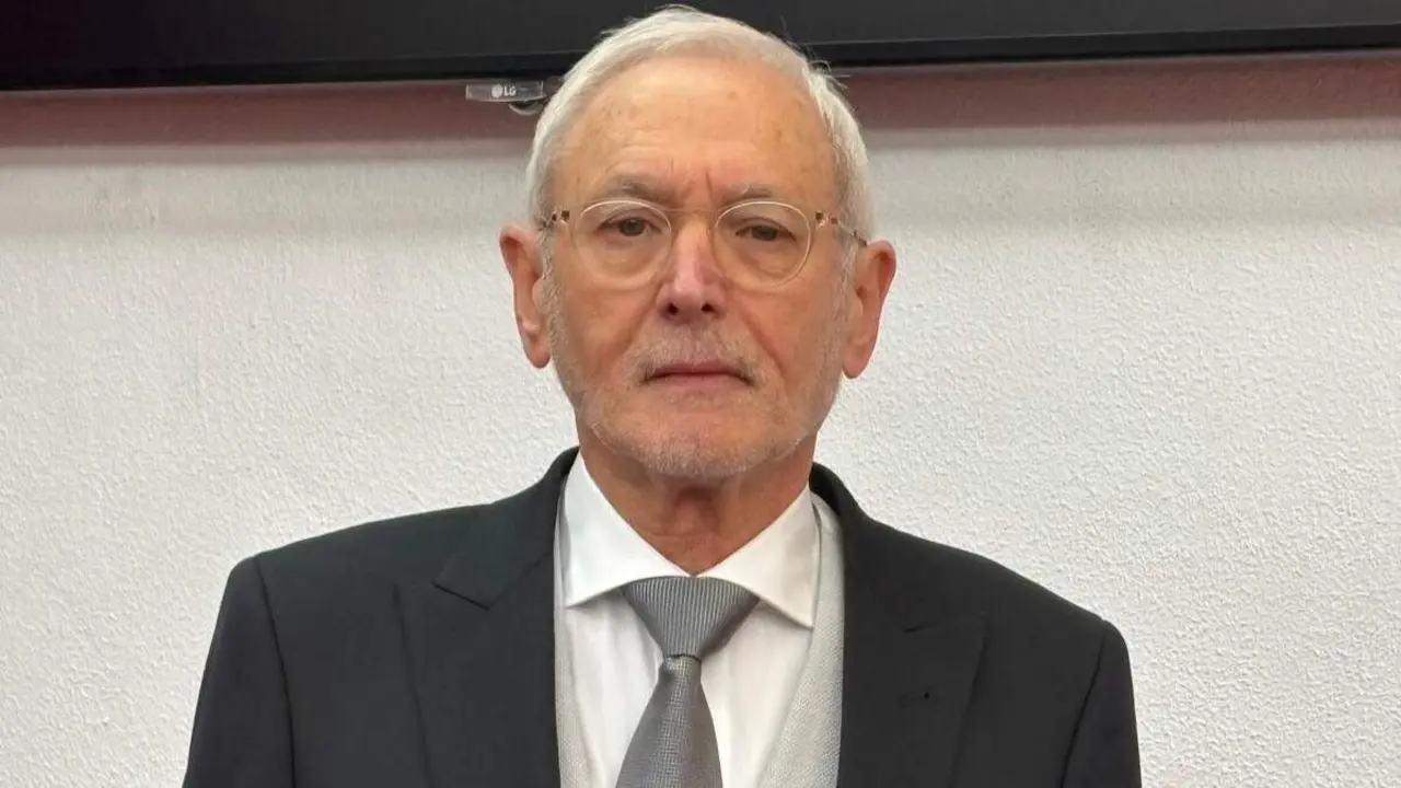 José Luis Bello, miembro de la Real Academia de Medicina de Galicia y 'padre' del primer trasplante de médula realizado en Galicia. RAMG