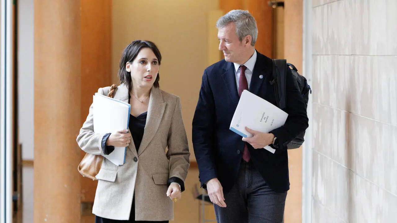 La conselleira de Econom&iacute;a y el presidente de la Xunta, tras la reuni&oacute;n del Consello. NACHO SANT&Aacute;S