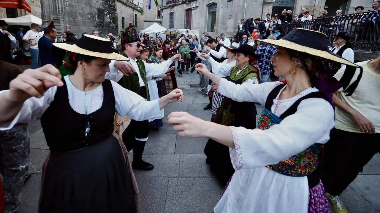 Mostra de M&uacute;sica Tradicional Galega del Domingo das Mozas en el San Froil&aacute;n de Lugo. PRADERO