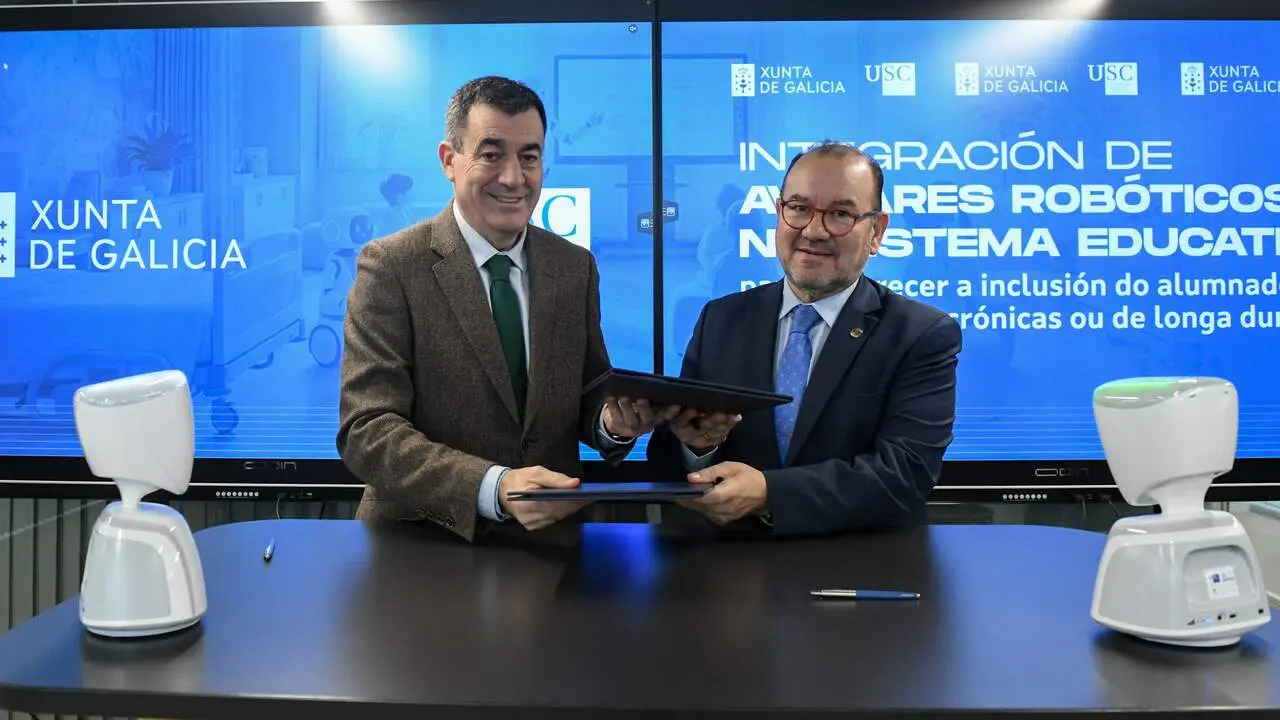 El conselleiro de Educaci&oacute;n, Rom&aacute;n Rodr&iacute;guez, y el rector de la USC, Antonio L&oacute;pez, durante la presentaci&oacute;n del proyecto Avatares. EP