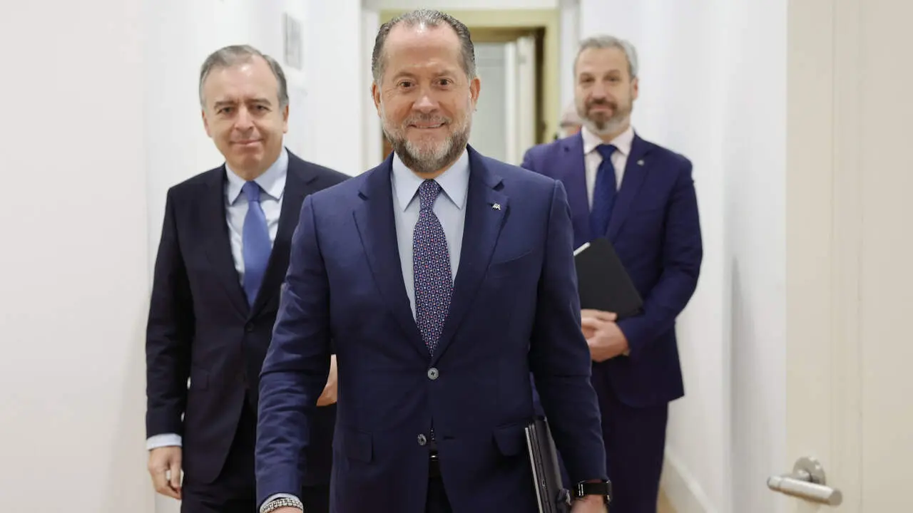Juan Carlos Escotet, Francisco Botas y Alberto de Francisco. LAVANDEIRA JR (EFE)