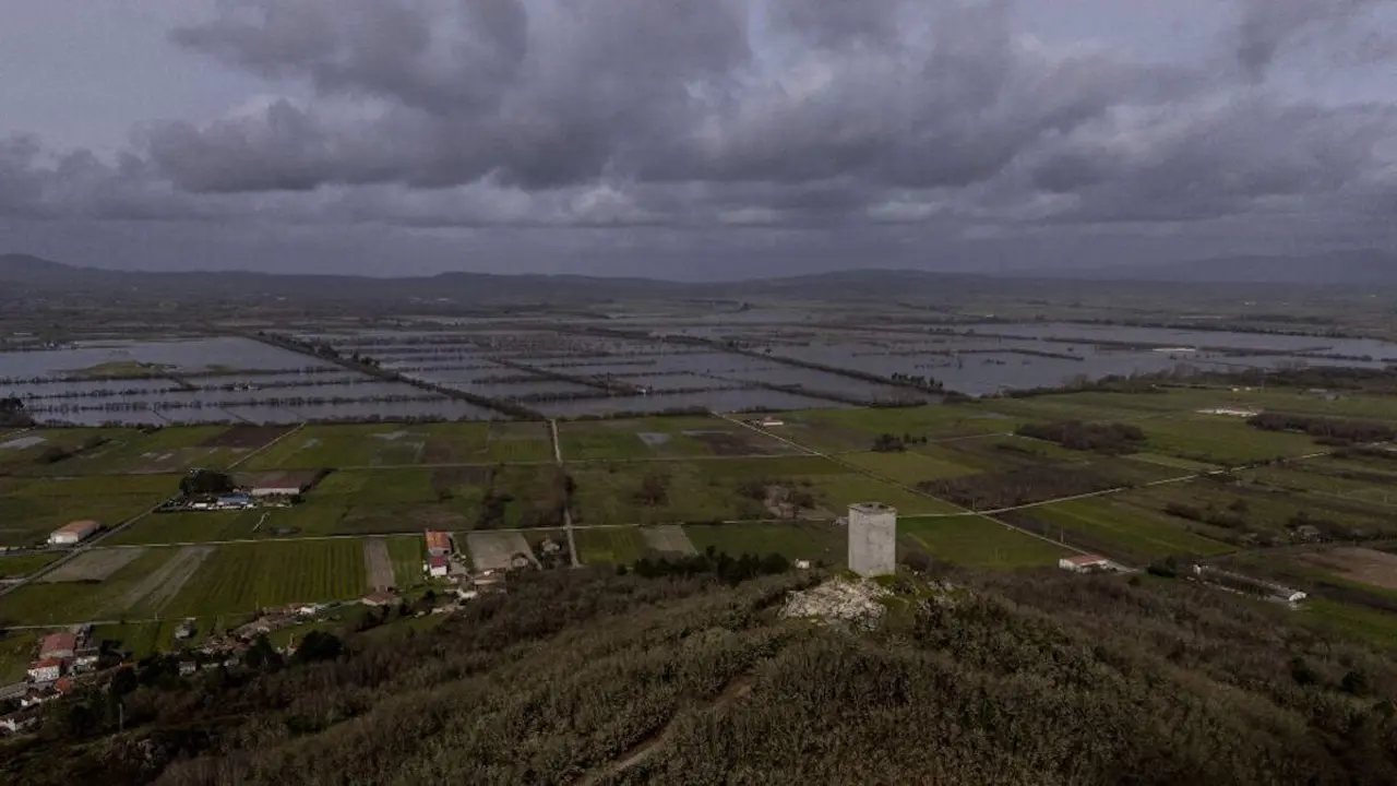 Imagen de fincas anegadas en A Limia la semana pasada. BRAIS LORENZO (EFE)