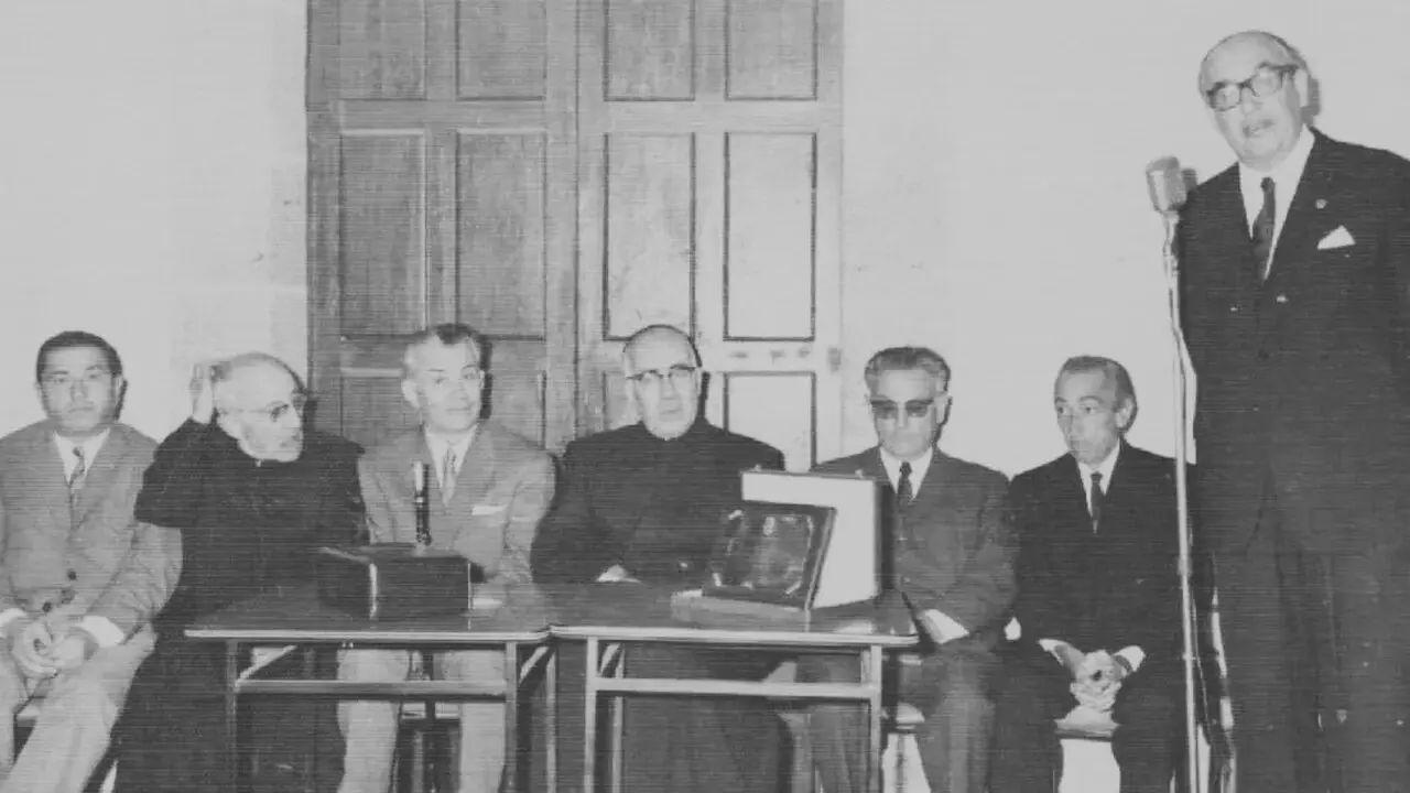 &Aacute;lvaro Cunqueiro da unha conferencia /AEP