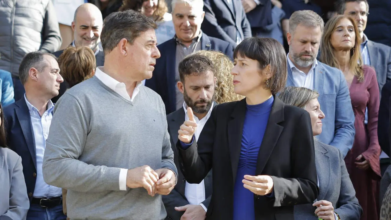 El secretario general del PSdeG, Jos&eacute; Ram&oacute;n G&oacute;mez Besteiro, y la portavoz nacional del BNG, Ana Pont&oacute;n. LAVANDEIRA JR. (EFE)