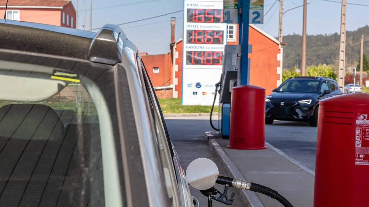 Una estaci&oacute;n de servicio gallega este domingo. LUIS POLO (AGN)