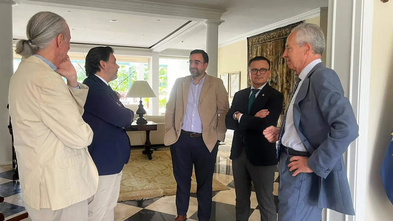 Jos&eacute; Gonz&aacute;lez y Antonio Rodr&iacute;guez Miranda se reunieron en Caracas con el embajador de Espa&ntilde;a en Venezuela. EP