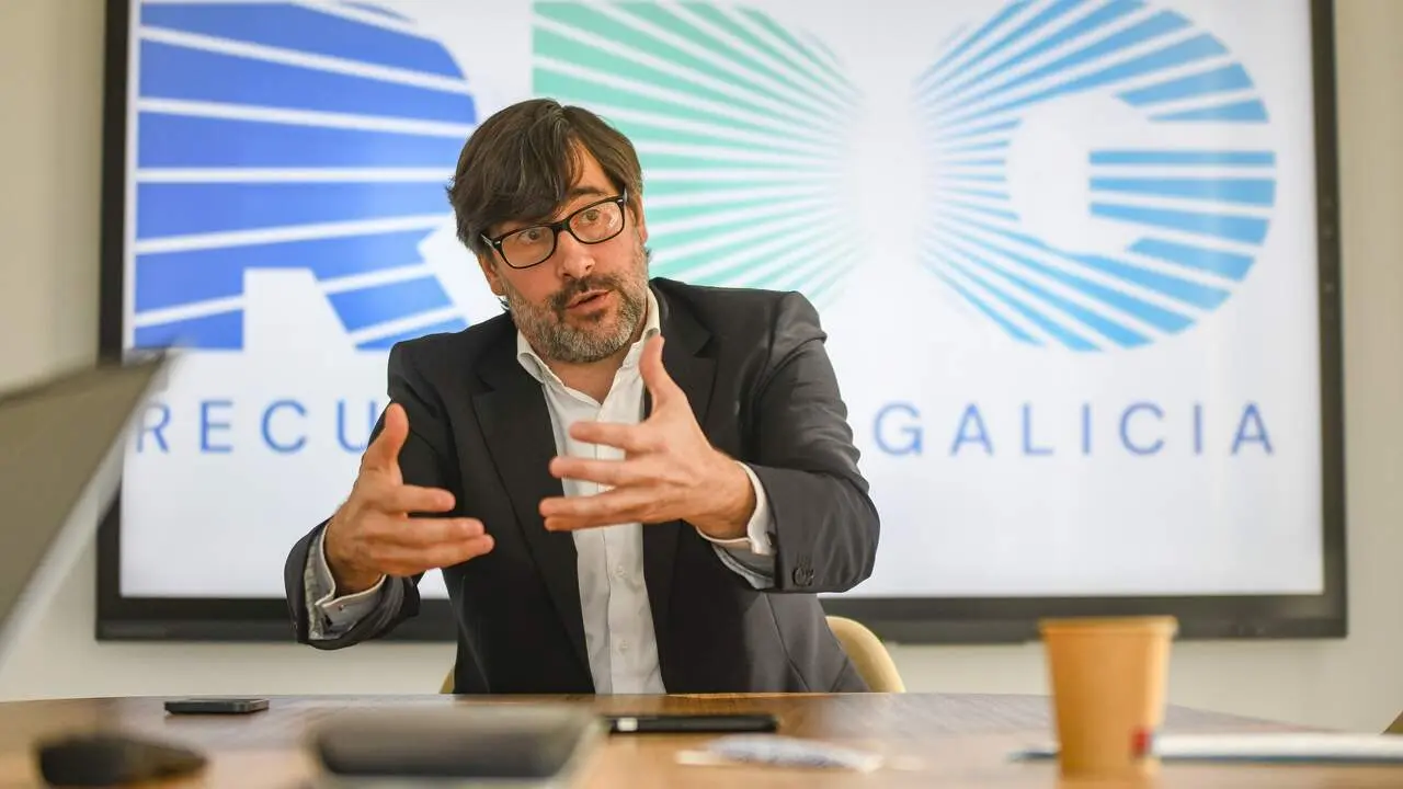 Emilio Bruquetas Serantes nas oficinas de Recursos de Galicia en Santiago. NACHO SANT&Aacute;S