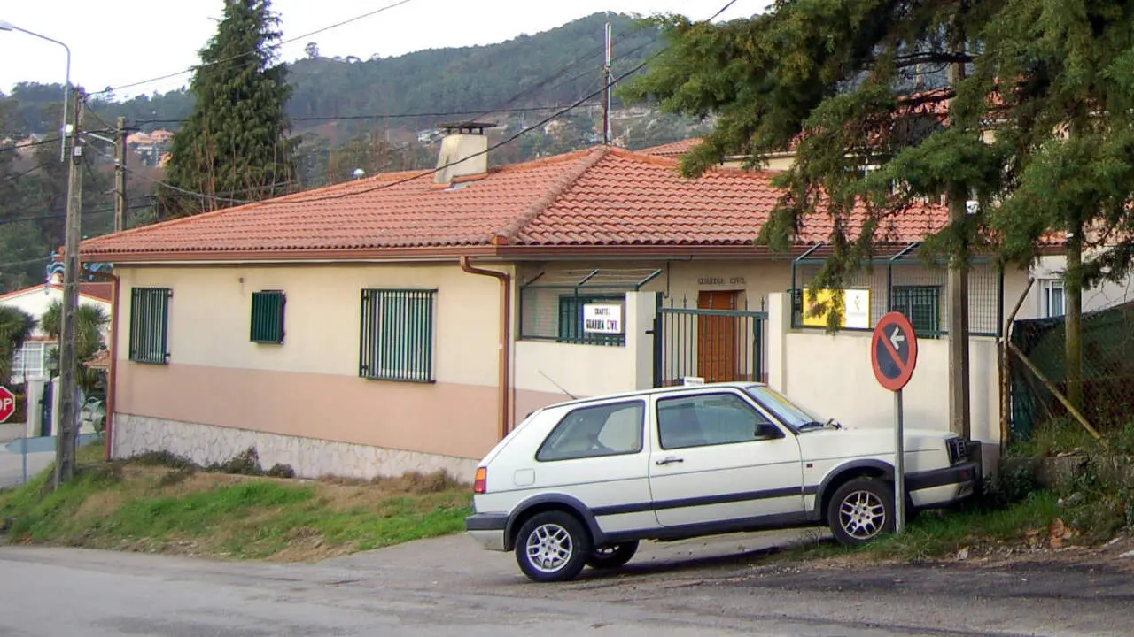 El puesto de la Guardia Civil en Gondomar, donde estaba destinado el agente sancionado. ADP