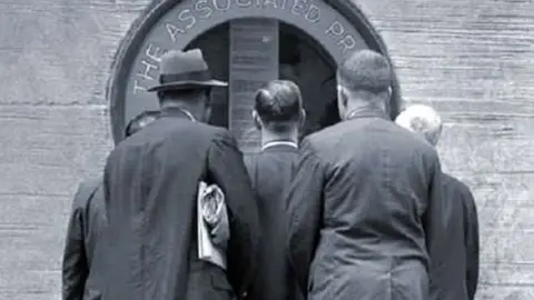 Unha imaxe do Associates Press Building.