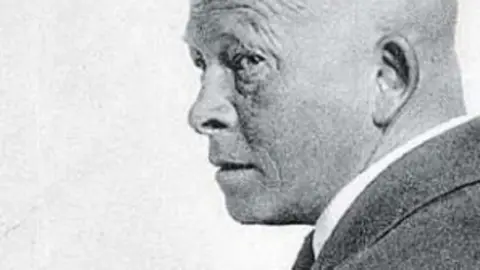 "A derradeira lección do mestre’ empezou sendo unha lección moral, pasou a ter simbolismo picassiano e xa foi elevada a unha solemnidade catedralicia"