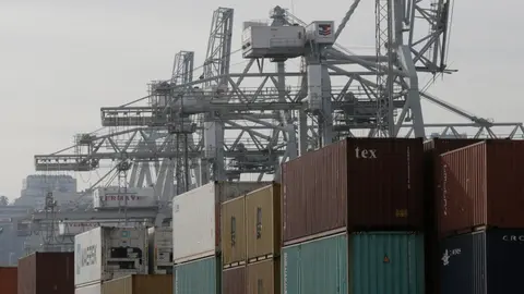 Contenedores en el Puerto de Vigo. GONZALO GARC&Iacute;A