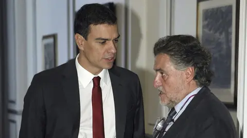 Pepu Hern&aacute;ndez, con Pedro S&aacute;nchez esta misma semana en Madrid. FERNANDO ALVARADO (EFE)
