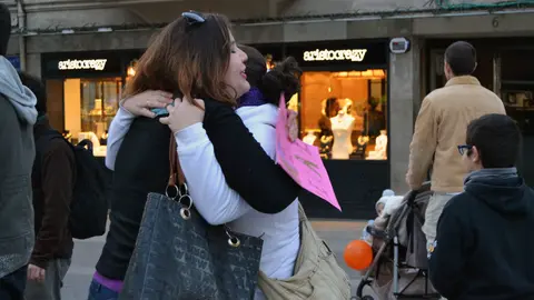 Imaxe de arquivo da vella iniciativa Abrazos gratis. OLGA FERN&Aacute;NDEZ