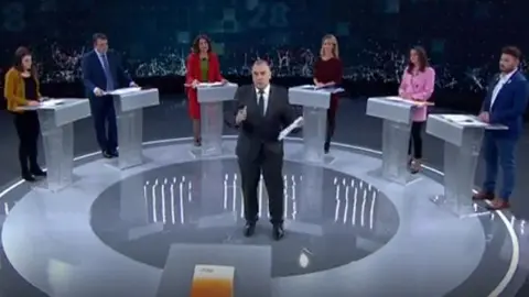 Imagen del Debate a Seis que moder&oacute; Xabi Fortes.