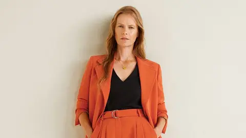 El conjunto color salm&oacute;n de 'Pretty Woman' ha llegado a la firma Mango.  EFE