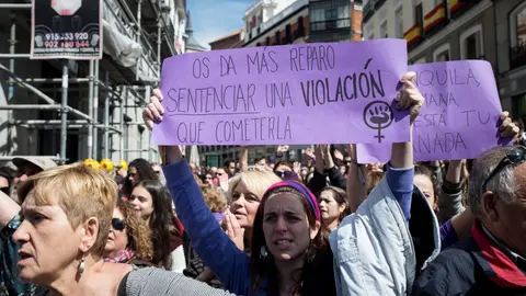 Concentraci&oacute;n feminista tras el fallo judicial contra la Manada en mayo de 2018. EFE