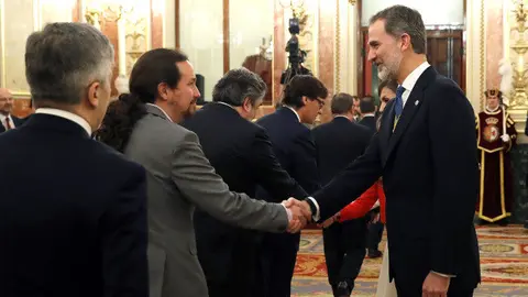 Pablo Iglesias e Felipe VI. BALLESTEROS