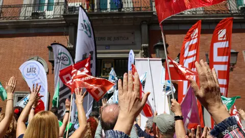 Manifestación de trabajadores públicos ante el Ministerio de Justicia. Europa Press