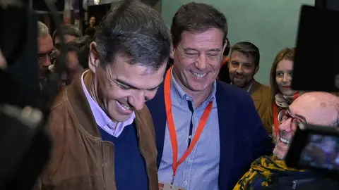 Pedro Sánchez y José Ramón Gómez Besteiro. MONCHO FUENTES