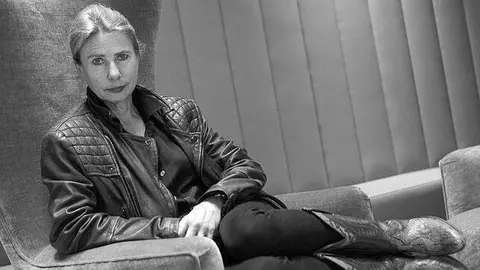 Lionel Shriver. AEP