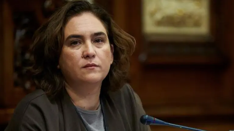 La alcaldesa de Barcelona, Ada Colau. ALEJANDRO GARCÍA (EFE)
