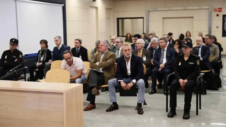 Álvaro Pérez Alonso, O Bigotes, Pablo Crespo e Francisco Correa, no banco. ARQUIVO