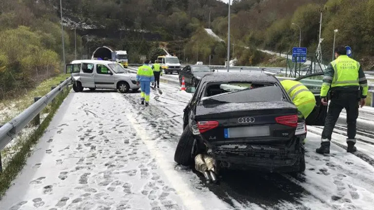Accidente en la A-52, en A Cañiza. SXENICK (EFE)