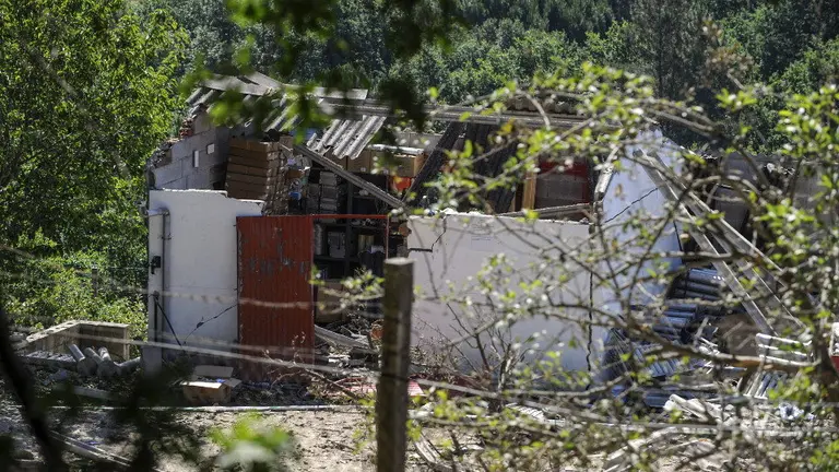 Caseta destrozada tras una explosión pirotécnica en Leiro en 2015. BRAIS LORENZO (EFE)
