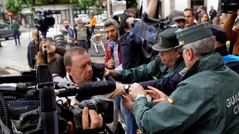 El vecino de Tui que intentó agredir al dueño de la pirotecnia. SALVADOR SAS