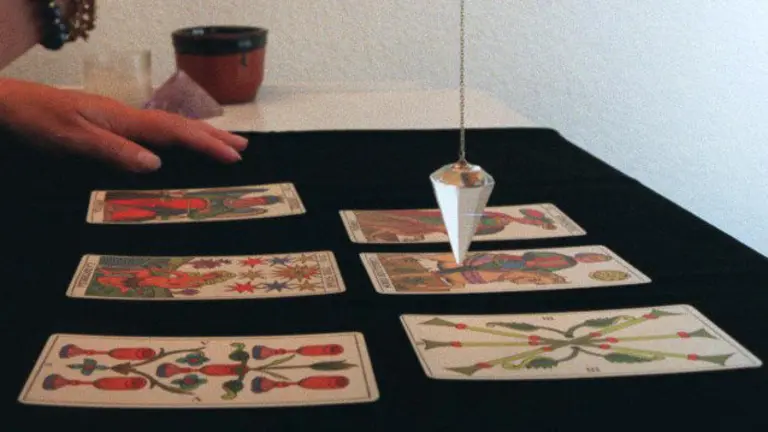 Unas cartas del 'tarot'. EP