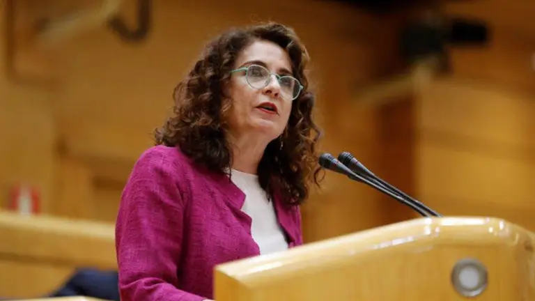 La ministra de Hacienda, María Jesús Montero, en el Senado. JUAN CARLOS HIDALGO (EFE)