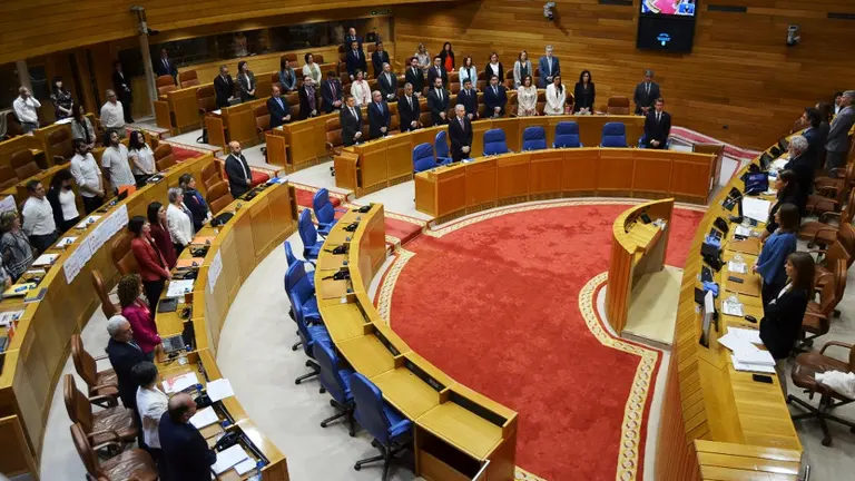 Minuto de silencio en O Hórreo. PARLAMENTO DE GALICIA