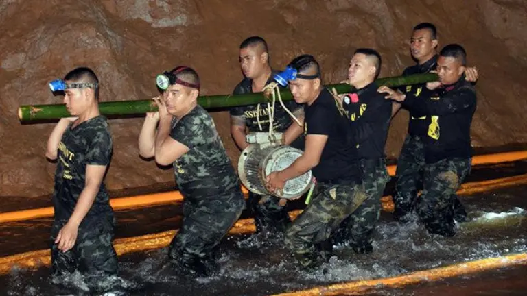 Rescate de unos menores en Tailandia. EFE