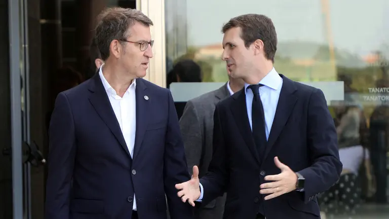 Alberto Núñez Feijóo y Pablo Casado. PEPE FERRÍN