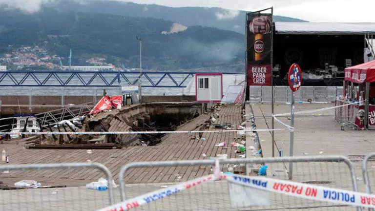 La pasarela desplomada en O Marisquiño. SALVADOR SAS
