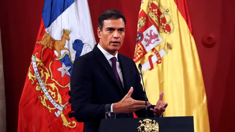 Pedro Sánchez, tras la reunión con el presidente de Chile. J. J. GUILLÉN (EFE)