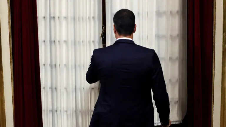 El presidente del Ejecutivo, Pedro Sánchez, entra al hemiciclo del Congreso de los Diputados. MARISCAL (EFE)