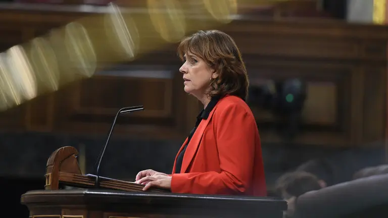 La ministra de Justicia, Dolores Delgado, durante su intervención hoy en el pleno del Congreso de los Diputados. FERNANDO VILLAR (EFE)