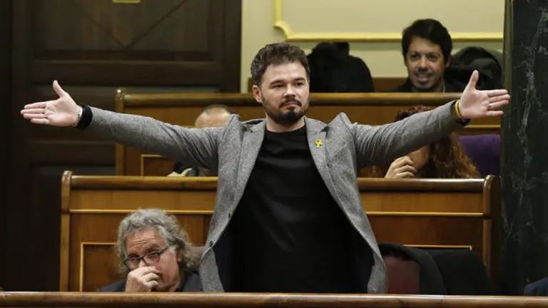 Rufián, antes de ser expulsado del pleno. JAVIER LIZÓN