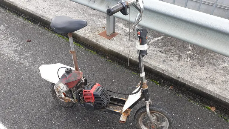 Patinete por el que multaron a un lucense. EP
